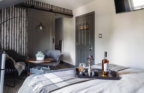 Cayuga Hotel | Twisted Lemon Restaurant & Boutique Inn