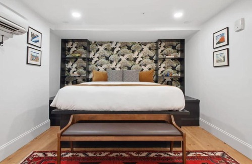 Central Business District Hotel | Two CBD Suites 10BR Near French Quarter