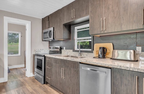 Centre Hastings Cottage | Two Lakefront Cottages with Firepits & Large Dock