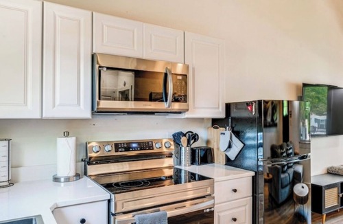 Mead Cabin | TWO PEAKS-South: New Cozy Cabin-Vaulted Ceiling-1 mile to Lake Texoma.