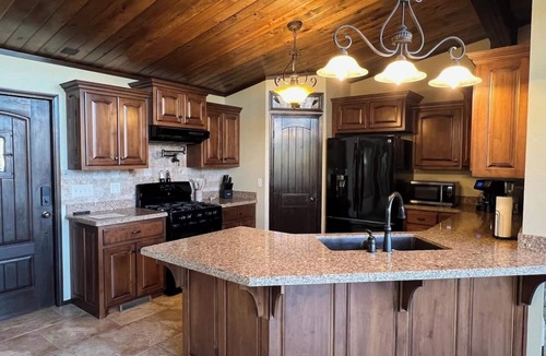 Mount Judea House | Ultimate Entertaining Modern Lodge Privacy & Views