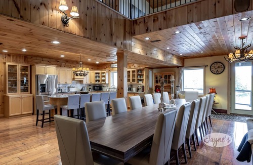 Muskoka Lakes Cottage | Unique 8 bed 5bath cottage on the Joe River!