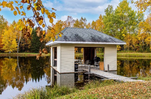 Notre-Dame-Auxiliatrice-de-Buckland Ski Chalet | Unique dome experience: comfort, kitchen, lake, campfire. Open mid-May to Octobe