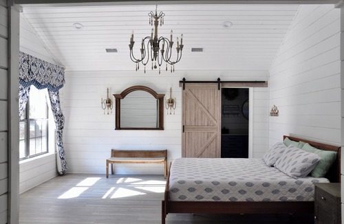 Greenville House | Unique Rustic Log Home an hour from Dallas