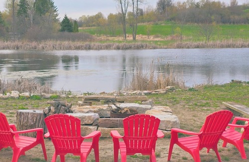 Seeleys Bay House | Unique & Spacious Home | Large Kitchen | Fire Pit | Lakeview, Sleeps 10