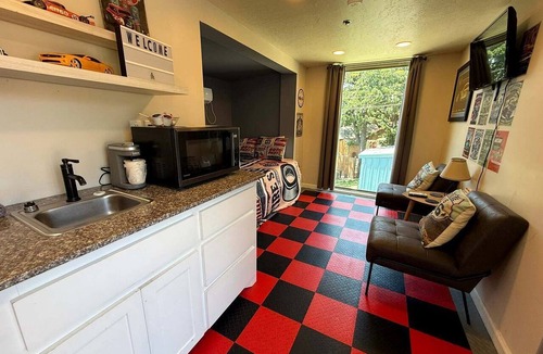 Medicine Park Cabin | Unique Tiny House Retreat with Rooftop Deck near Cobblestone Shops in Medicine Park, OK