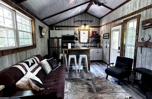 Rosston Cabin | Unique Treehouse on Working Farm in Texas, Perfect for Rustic Weekends in Nature