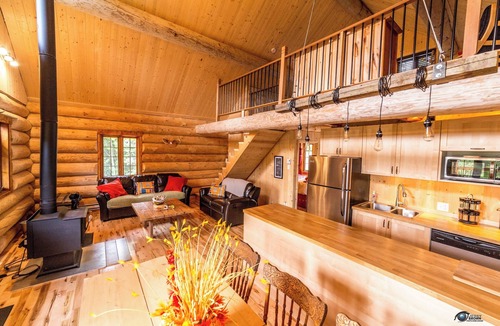 Mauricie Ski Chalet | Uniquely landscaped log cabin with spa!