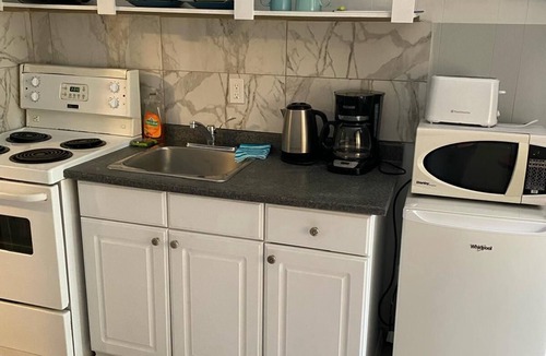 Wasaga Beach Cabin | Unit 10 Beach Escape | Relax & Unwind| Walk to Shore