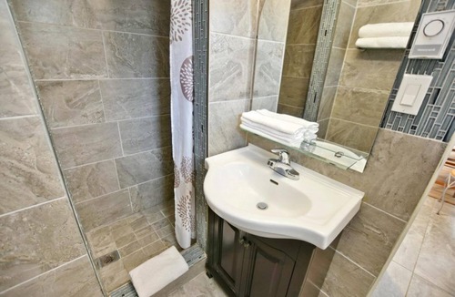 Wasaga Beach Cabin | Unit 4 2BR Beach Getaway 5-Min Walk to Wasaga Beach