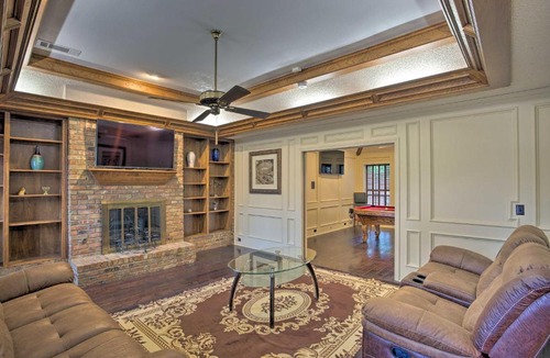 McKinney House | Unwind Fireside & Play Pool! Idyllic McKinney Home