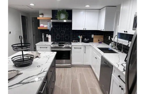 Laguna Park House | Updated 1 bd 1ba, large yard, just steps to Lake Whitney