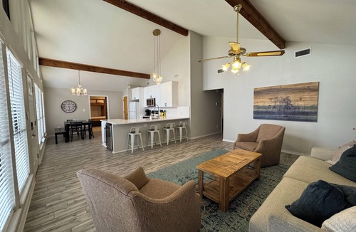 Gun Barrel City House | Updated Cedar Creek Lake Retreat with Open Water Views, Fishing Dock & Kayak