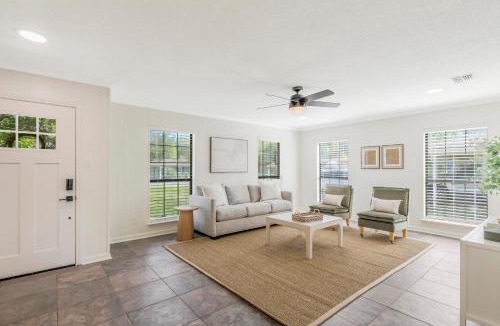 Lafayette House | Updated & centrally located 3 Bed