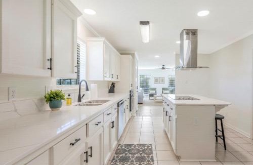 Lafayette House | Updated & centrally located 3 Bed