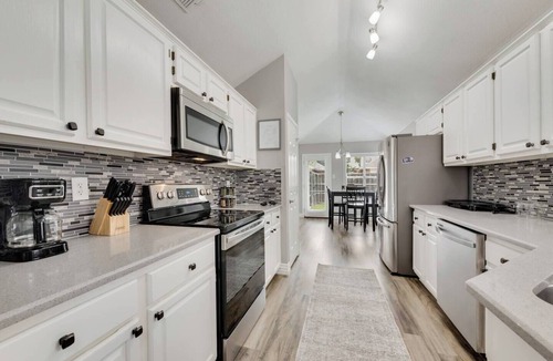 Coppell House | Updated, Comfortable, and Quiet Space close to DFW International Airport!