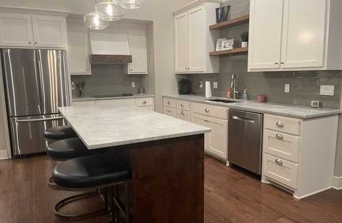 Mid America House | Updated lakefront home that has it all