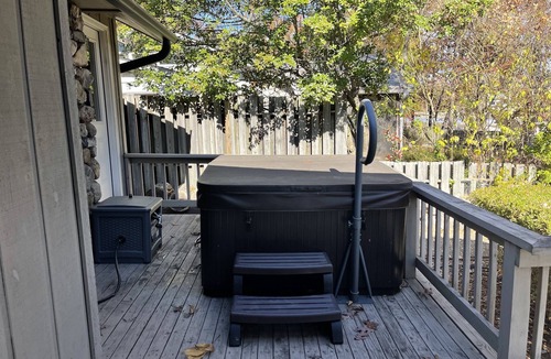 Mid America House | Updated lakefront home that has it all