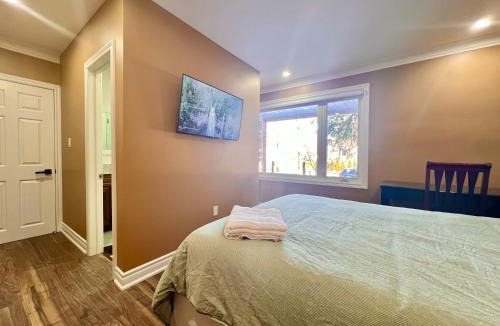 North York House | Upgraded Ensuite Rooms 7-min to Subway Near Downsview Rogers Stadium