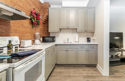 Central Hamilton Apartment | Upscale 2BR Apt w King Bed & Netflix