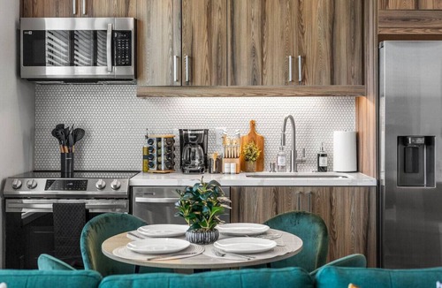 Cedars Apartment | Upscale Dallas 1BR/1BA Retreat w Gym, Park & View