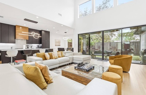 Northwest Dallas House | Upscale Modern Living - 4BD, 4BA, Backyard & Cinema
