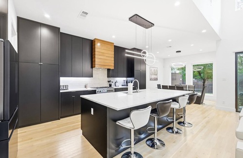 Northwest Dallas House | Upscale Modern Living - 4BD, 4BA, Backyard & Cinema