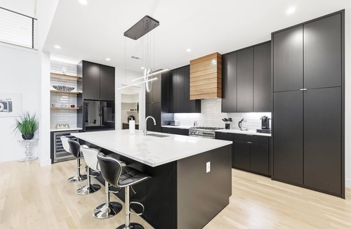 Northwest Dallas House | Upscale Modern Living - 4BD, 4BA, Backyard & Cinema