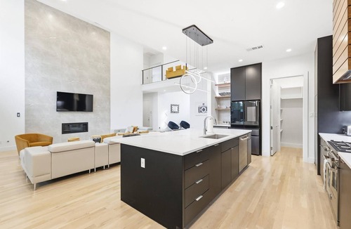 Northwest Dallas House | Upscale Modern Living - 4BD, 4BA, Backyard & Cinema