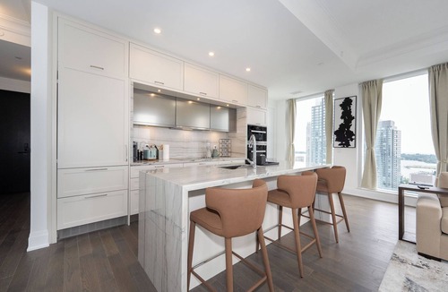 CityPlace Apartment | Urban Elegance: Luxurious 3-Bedroom Condo in the Heart of Downtown Toronto.