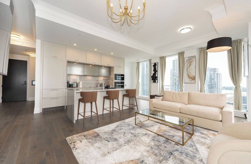 CityPlace Apartment | Urban Elegance: Luxurious 3-Bedroom Condo in the Heart of Downtown Toronto.