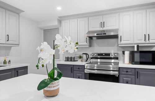 Newcastle Apartment | Urban Haven: 2BR/2BA+Office, Kitchen, Dining