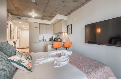 Quartier des Spectacles Apartment | Urban Hideout - Downtown Haven