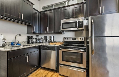 Central Business District Hotel | Gorgeous condo in Merchant Lofts by Hosteeva