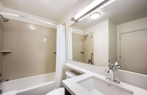 Bryant Pattengill West Hotel | Vacation is Calling! 3 Posh Units, Short Drive to Ann Arbor Hands-On Museum