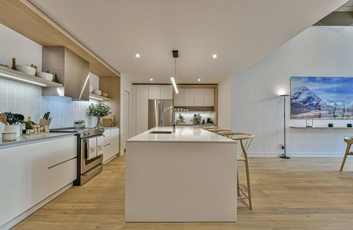 Mont-Tremblant Condo | Verbier Skye | 5 Bedrooms | Ski Mountain View | Shuttle + Covered Parking + Spa & Pool Access