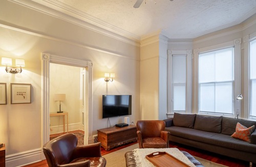 Trinity - Bellwoods House | Victorian Charm Meets Modern Luxury 4-Bedroom Trinity Bellwoods Haven Awaits!