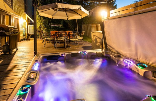 Waterloo House | Victorian house, built in 1870. (5) bedrooms, (4) bathrooms and a Hot Tub
