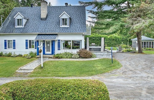 Saint-Jean-de-Matha Ski Chalet | Villa Baraka - Domaine Des Ormes Spa & Lake Access