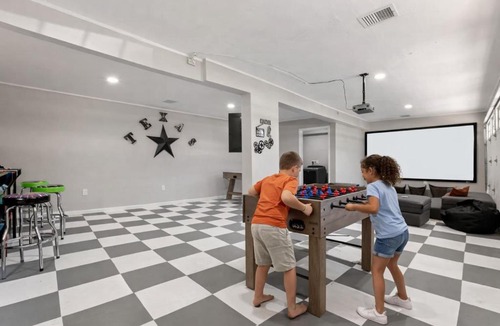 Tomball House | Villa for 50 ppl-Heated Pool & Private Cinema