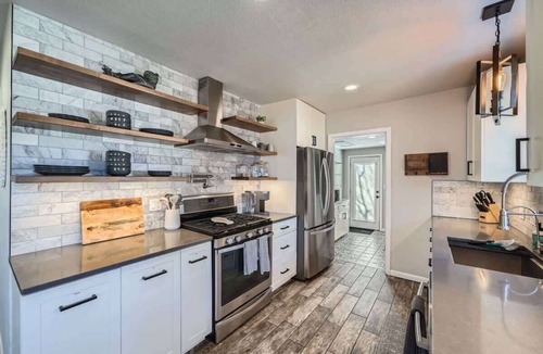 Georgetown House | Villa on Vine in Old Town. Walk to SWU and Square