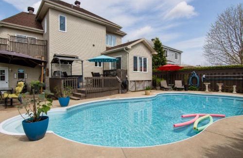 Saint Basile le Grand House | Villa proche de Montréal - Piscine - 4 ch - 10 pers