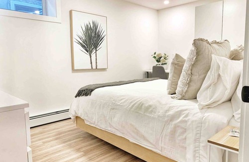 Saskatoon Downtown House | VIP YXE - Varsity View | Two bedroom Suite Near RUH