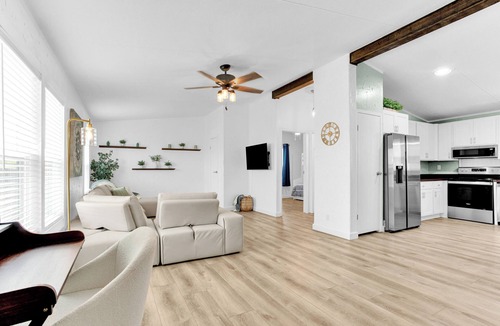 Quitman Cottage | Visit Lake Fork! Cozy, Clean and Dog Friendly