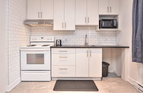 De Lorimier Apartment | Vrbo Property