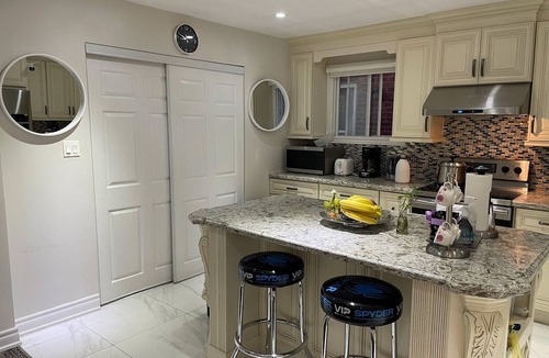 L'Amoreaux House | VSB Cozy Bedoom with Private Bathroom So Fast Fiber Net Free Parking