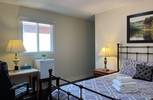 L'Amoreaux House | VSB Cozy Bedoom with Private Bathroom So Fast Fiber Net Free Parking