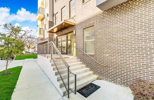 Fort Worth Condo | W. 7th - Private Balcony - Unique Copper Cavern
