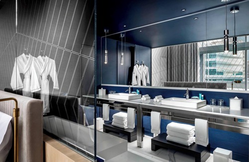 International District Hotel | W Montreal