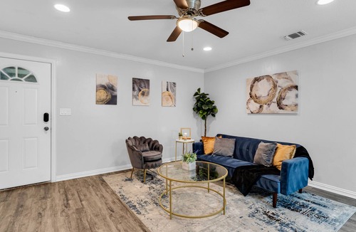 South Arlington Apartment | Walk 2 AT&T